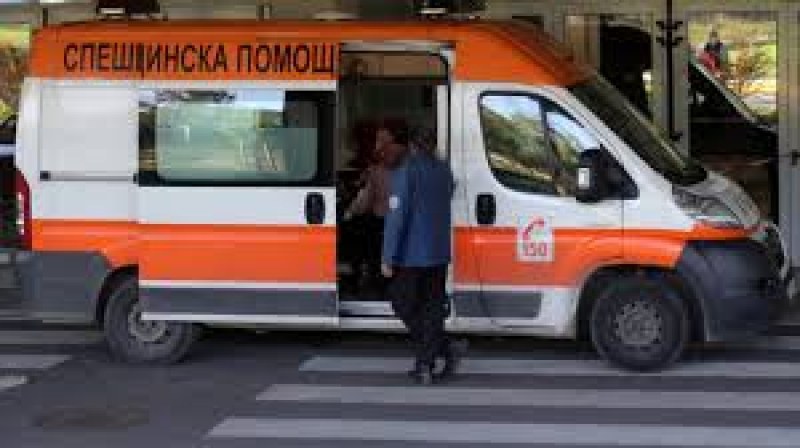Градски автобус блъсна и уби пешеходец във Варна