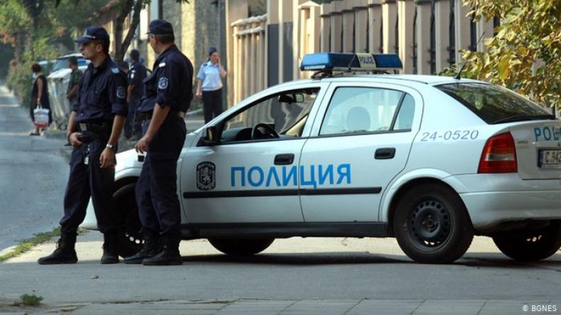 Хванаха въоръжена банда, обирала минувачи в центъра на София