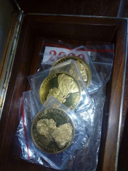 Намерили над 1800 златни монети в тримата земеделци от Павликени