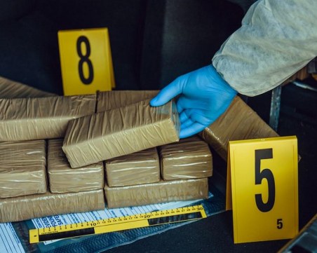 Промишлени количества кокаин изхвърля океанът във Франция