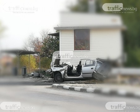 Трима са в болница след катастрофата между влак и кола край Асеновград