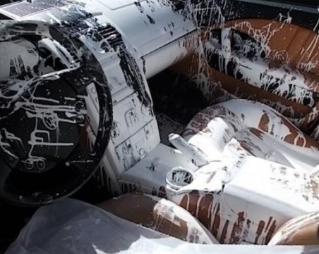 Вандал оцвети с боя кола в Пловдив, друга осъмна със спукан резервоар