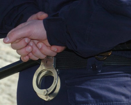 Задържаха двама младежи, разбили три къщи в Пазарджишко