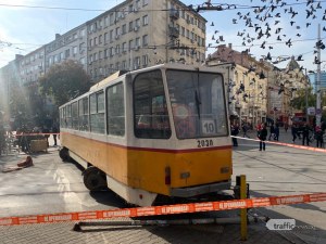 Трамваят излязъл от релси заради грешка на ватманката