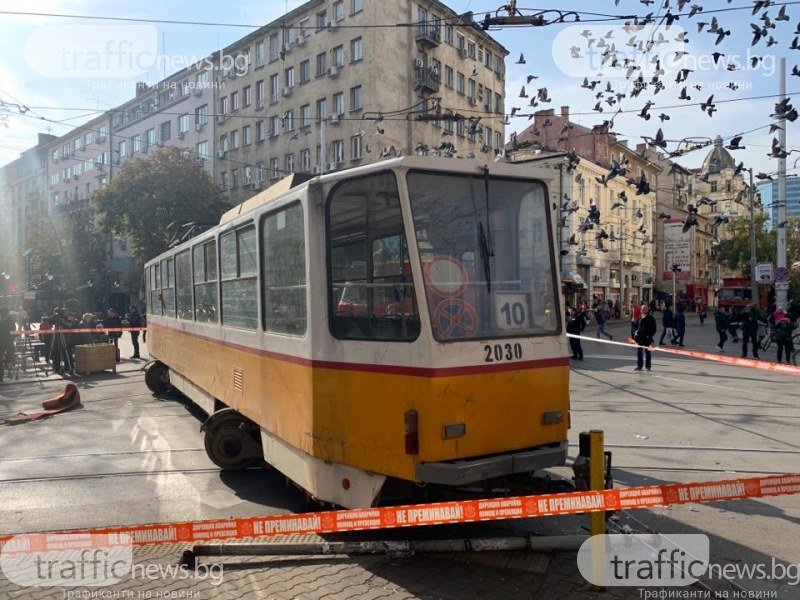 Трамваят излязъл от релси заради грешка на ватманката