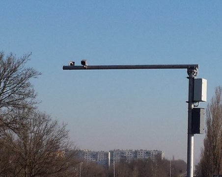 34-годишен мъж загина, докато подменя стационарни камери