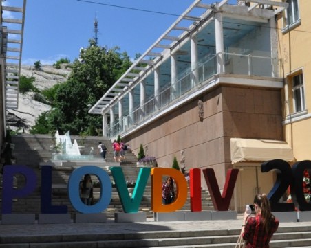 Хванаха крадец да изнася столове от заведение на Главната в Пловдив