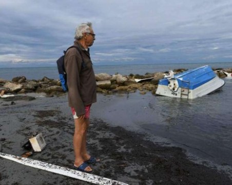 Силна буря удари Гърция! Блокирани са улици, затворени са училища