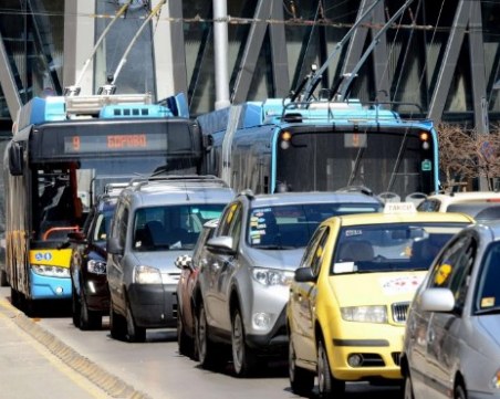 Снимки на филм променят движението в София