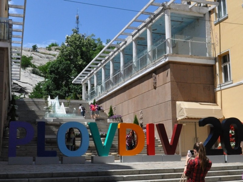 Хванаха крадец да изнася столове от заведение на Главната в Пловдив
