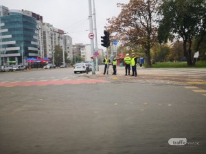 Неработещ светофар затруднява движението на кръстовище в Пловдив
