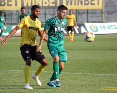 Ботев се раздели с двамата холандци