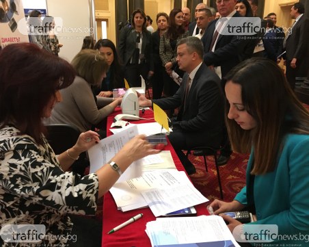 Депутати на опашка да им мерят талията и кръвната захар