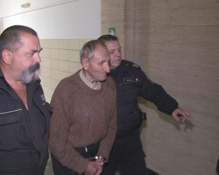 Шофьорът, убил дете с камиона си в Русе: Бабата да е държала внучето си, където трябва