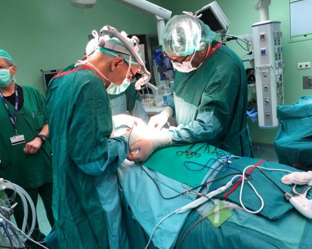 Спасиха мъж с голям мозъчен тумор след 8-часова операция в столична болница