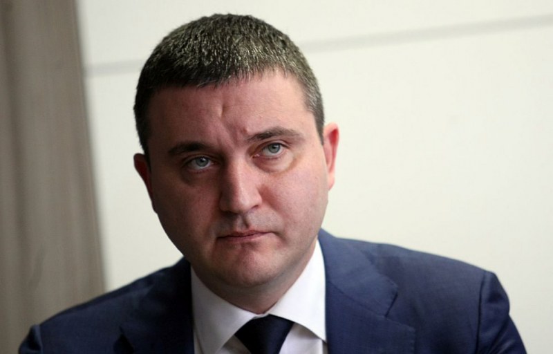 Горанов: Няма значение кой е дал предложението за болничните, това е пакет с минуси и плюсове