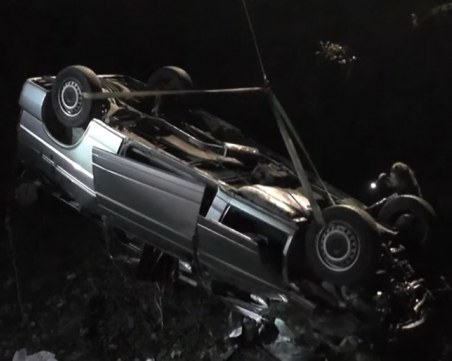 Една от сватбарите, катастрофирали край Котел, е с опасност за живота! Още 4-ма души са в болница