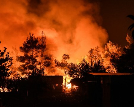 Мъж загина при пожар в къща край Земен