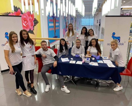 Млади лекари превърнаха пловдивски мол в клиника