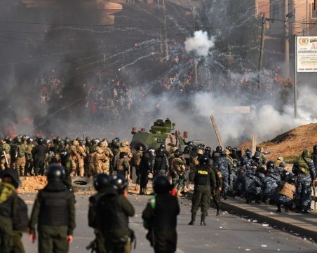 Петима загинали и десетки ранени при сблъсъци в Боливия