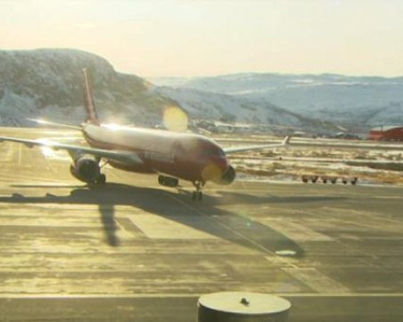 Затварят най-голямото летище в Гренландия, ледът под него се разтапя