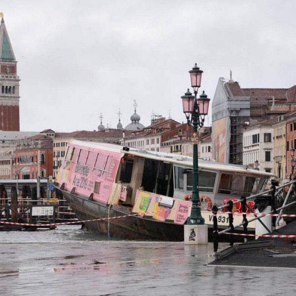 Потоп във Венеция само минути след отхвърлянето на план за борба с промените в климата