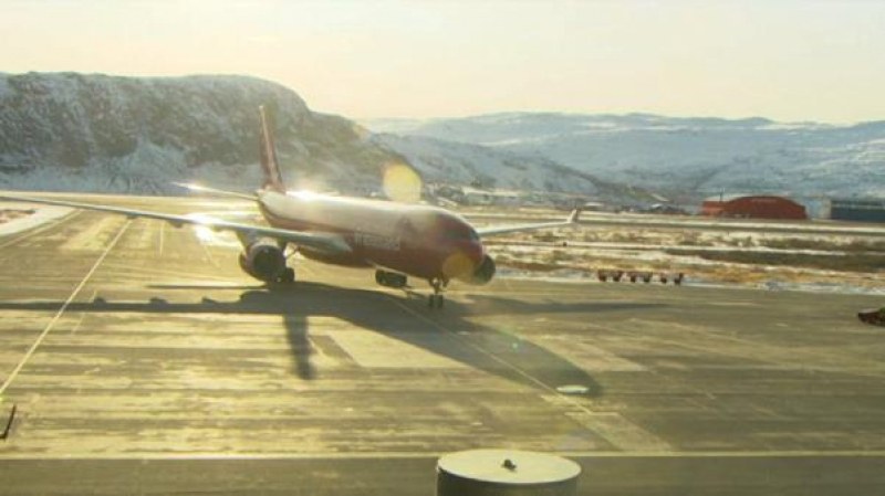 Затварят най-голямото летище в Гренландия, ледът под него се разтапя