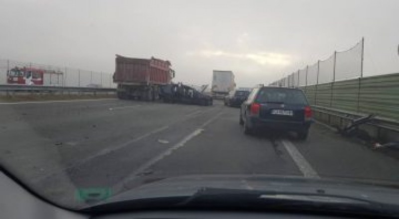 Жена е пострадала в тежкия сблъсък между камион и две коли в София