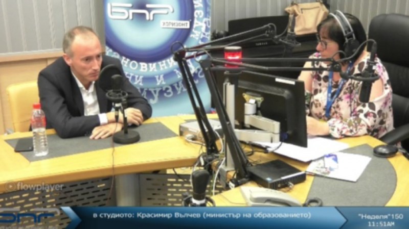 Министър Вълчев: Никога в училище не е имало толкова много деца на необразовани родители