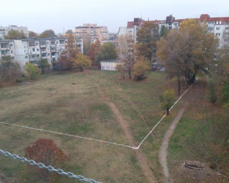 Фирма вдига нов комплекс в Кючука – прави детска площадка и решава проблема с паркирането