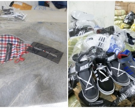 Над 11 хиляди дрехи имитиращи известни марки задържаха на границата