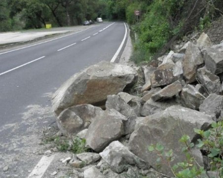Затварят пътя Девин-Кричим днес