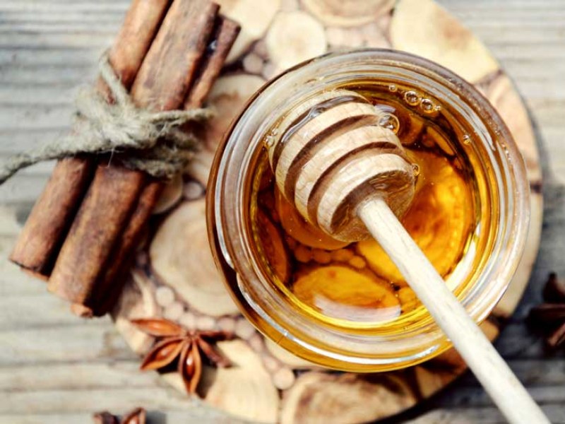 Кои здравословни проблеми може да излекувате с мед и канела