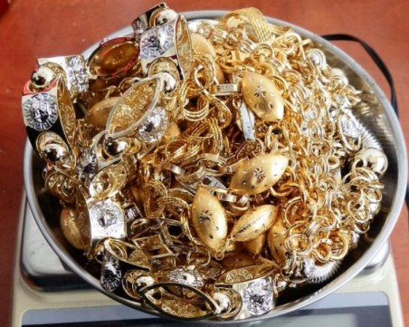 Държавата пусна на търг над 20 килограма златни и сребърни накити