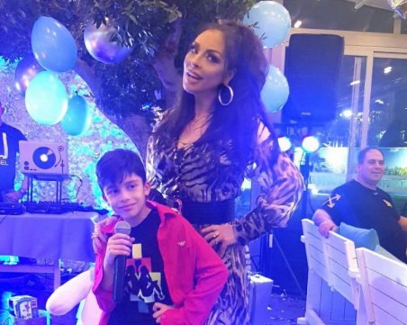 Кръщелникът на Ивана празнува рожден ден на снимачната площадка