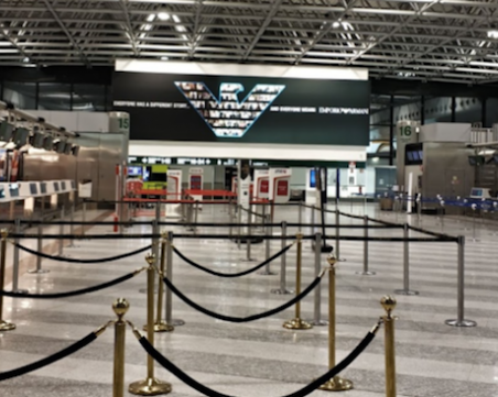 Над 100 души останаха блокирани на летище в Милано, чакали екипажа на 