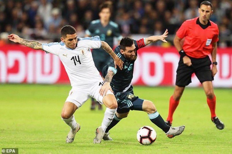 Меси с невероятен дрибъл и лют скандал с Кавани на мача с Уругвай