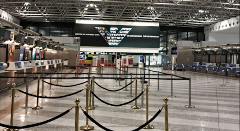 Над 100 души останаха блокирани на летище в Милано, чакали екипажа на 