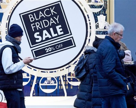 Черен петък: От яхти до роботи и златни кюлчета на промоция