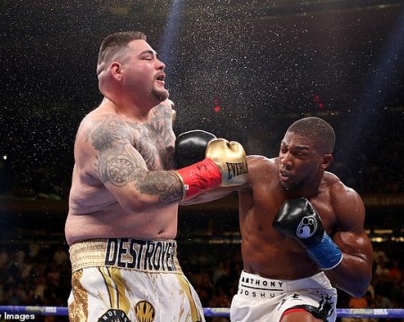 Джошуа и Руис започнаха психовойната – намесиха Божията ръка