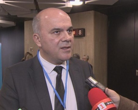 Ново 20: До 15 дни болнични за 1 година да се плащат от работодателя, предлага Бисер Петков