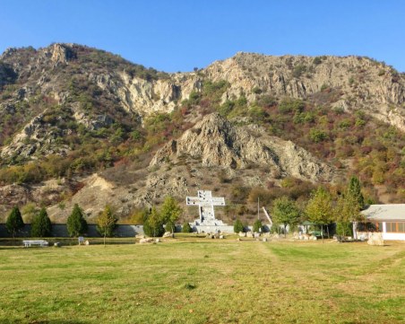 Природозащитници на протест, не искат асфалтов път между Рупите и Хераклея Синтика