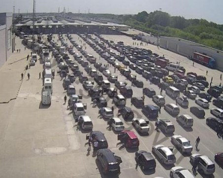 Рекорден трафик! Над 15 километра опашка от камиони на границата с Турция