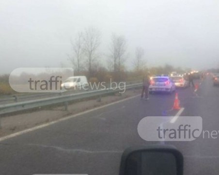 Мерцедес се вряза в мантинелата на магистрала Тракия и се преобърна, водачът е загинал