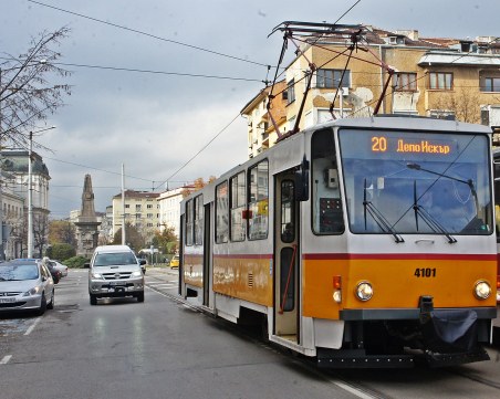 Пълна лудница около Женския пазар в София, ремонт сменя маршрутите на трамваи