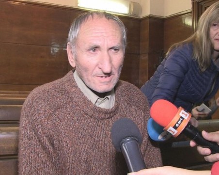 Шофьорът на камион, убил дете, остава в ареста