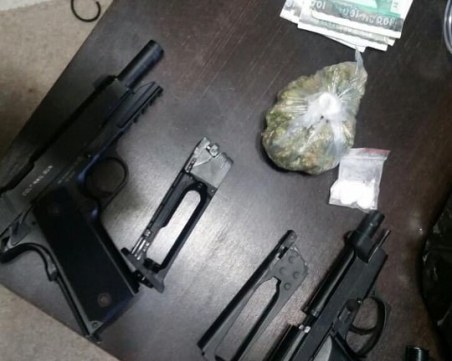 МВР пусна снимка на иззетата дрога от арестуваните дилъри в Пловдив