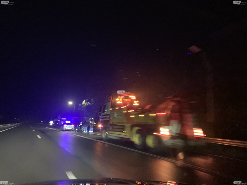 Катастрофиралият камион е паднал от 7 метра край АМ Тракия