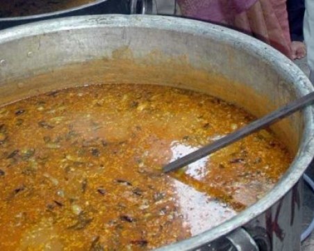 Азиатче падна в казан със супа и загина