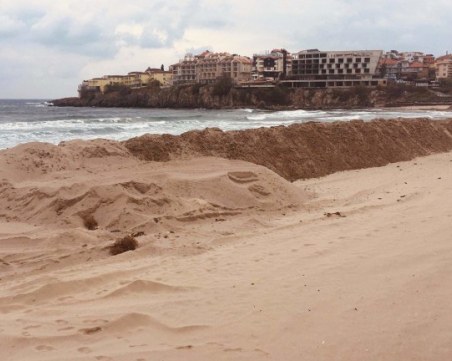 Разпоредиха да спре изземването на пясък от плажа в Созопол